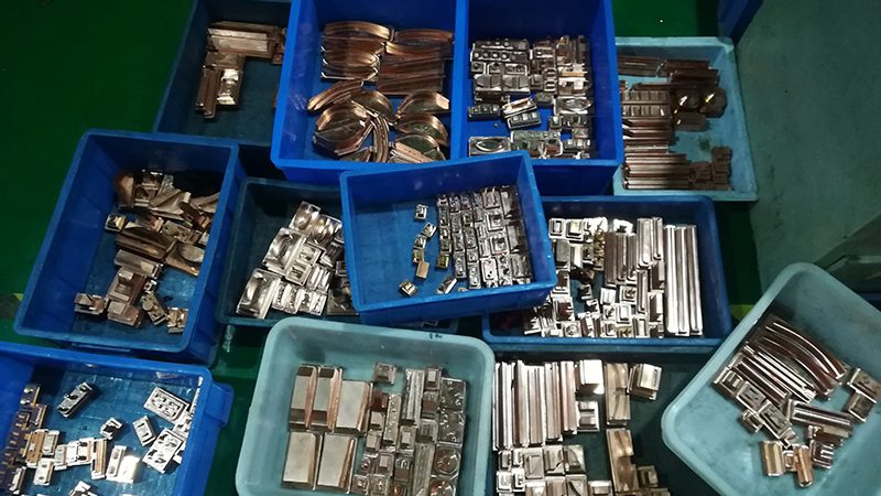 小参数里藏着大问题：电子元件注塑模具定制该盯紧哪些细节