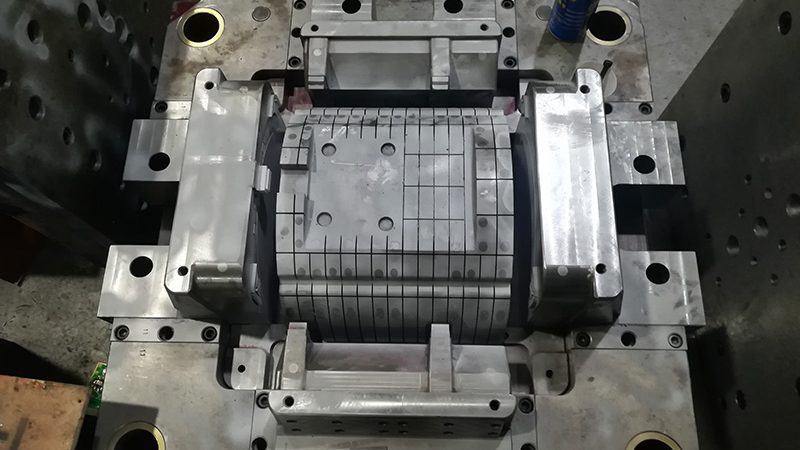 双色模具定制：揭秘技术标准与关键要素**